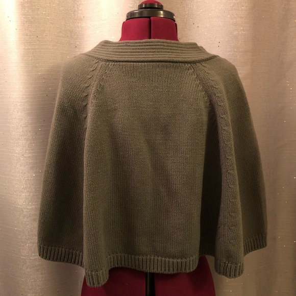 Gray V-neck Sweater knit Cape - Picture 3 of 3